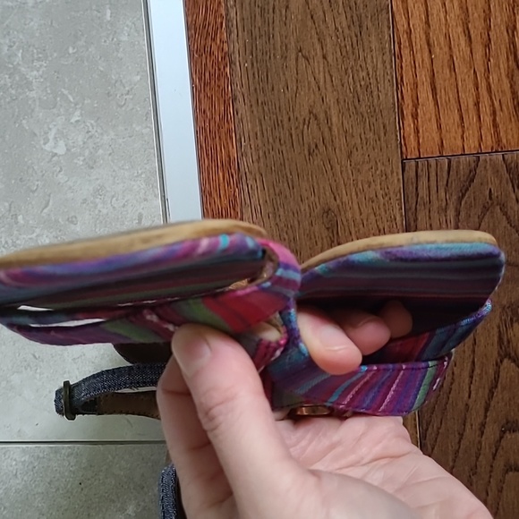 TOMS Woven Sandals - Picture 7 of 10